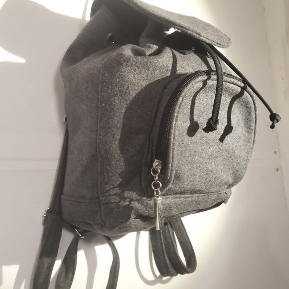 Gloria Vanderbilt Bag Mini shoulder straps grey black top flap cinch closure GL - Picture 1 of 12